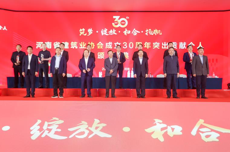 张峰.jpg 张峰.jpg